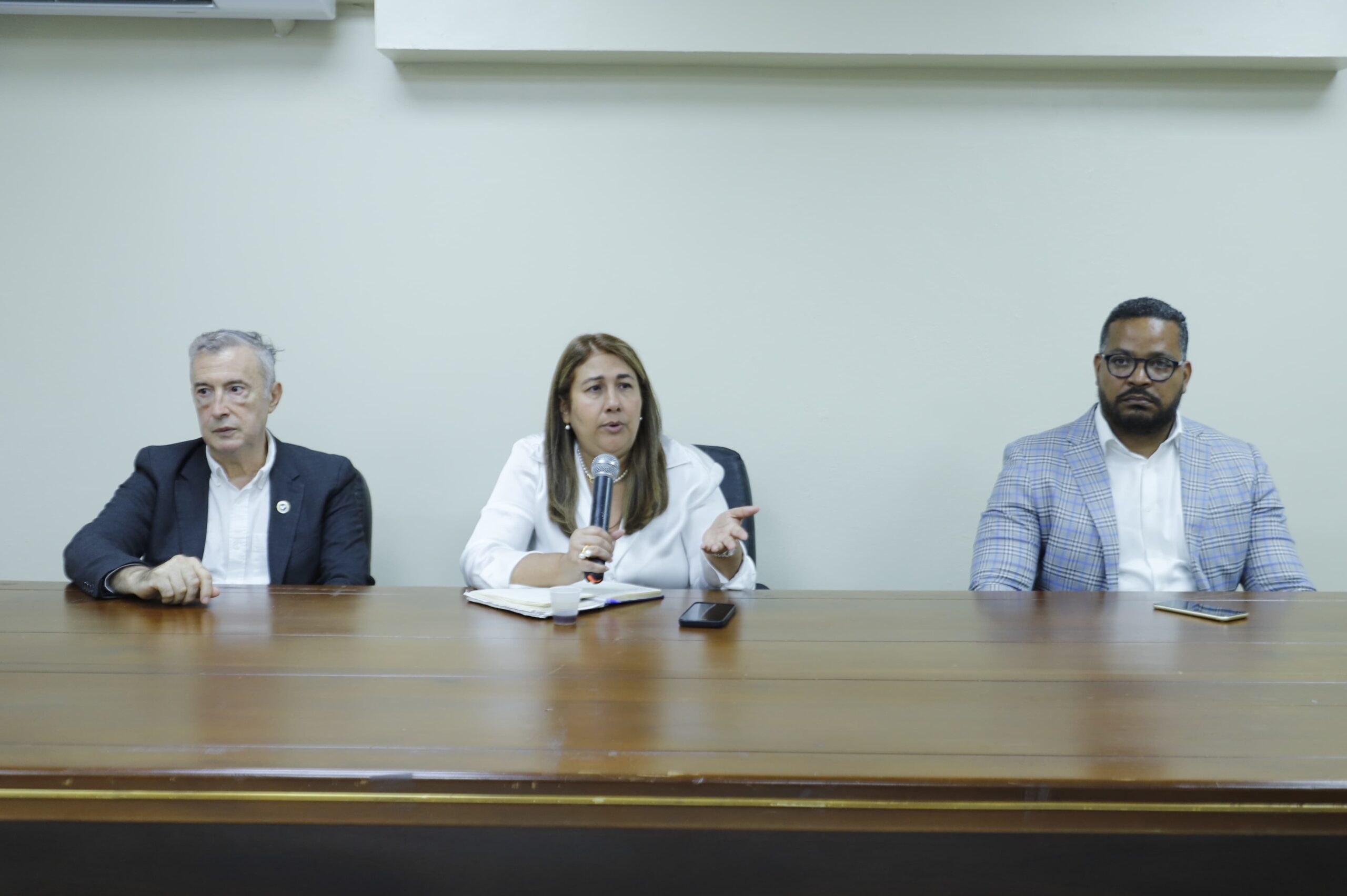 Consejo Nacional de Drogas y Ministerio de Hacienda acompañan la formalización de 40 centros de recuperación para personas con trastornos por uso de sustancias