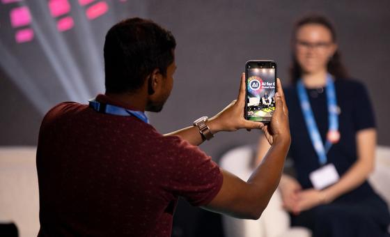 La inteligencia artificial expone a las mujeres a más estereotipos y violencia