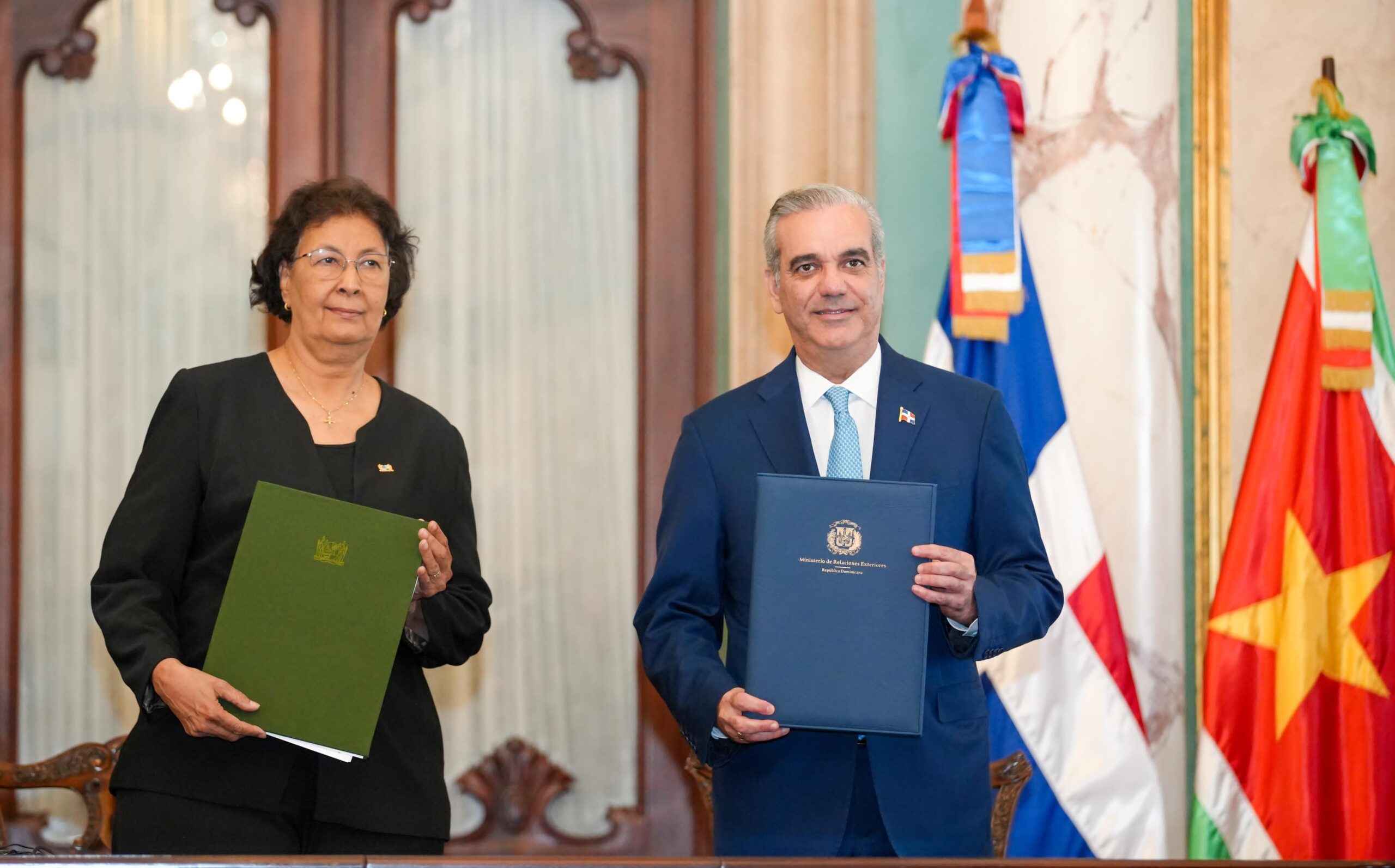 República Dominicana y Surinam firman acuerdos de cooperación en turismo, agricultura e inversión privada