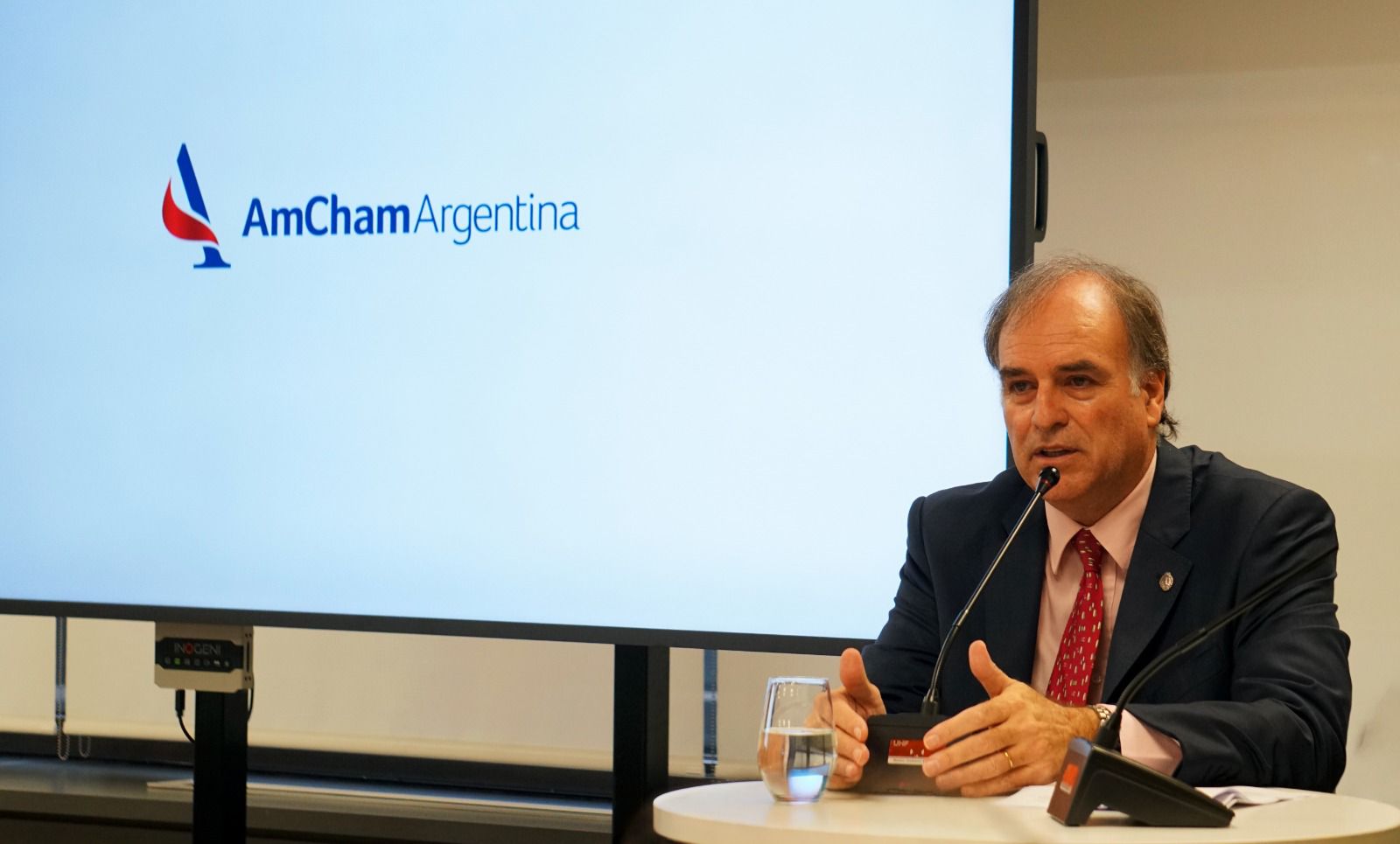 Roberto E. Silva disertó en AmCham sobre la modernización del mercado de capitales argentino