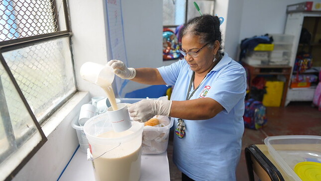 Autorizan transferencia de más de S/23 millones para financiar atención del Vaso de Leche