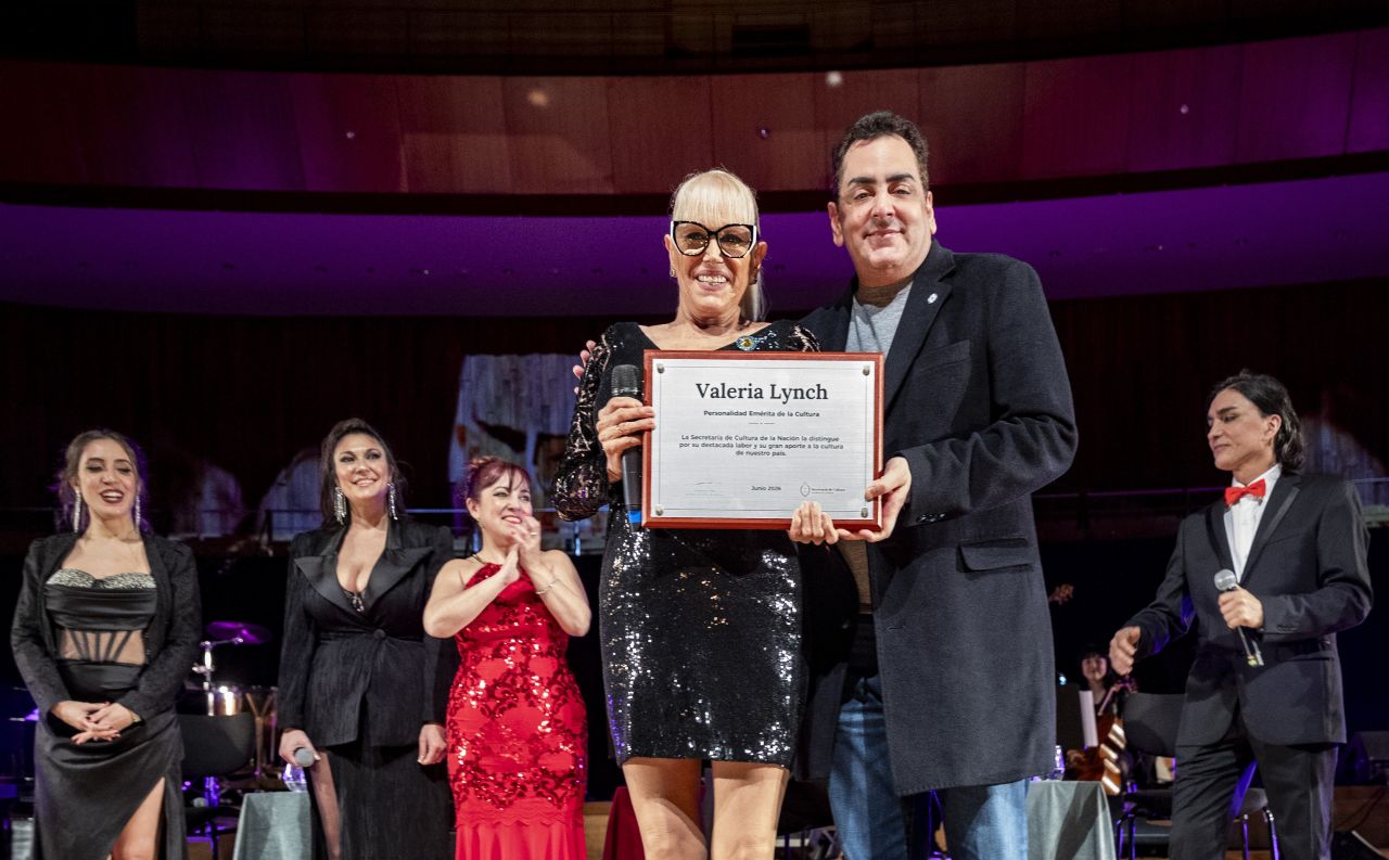 Valeria Lynch fue distinguida como Personalidad Emérita de la Cultura