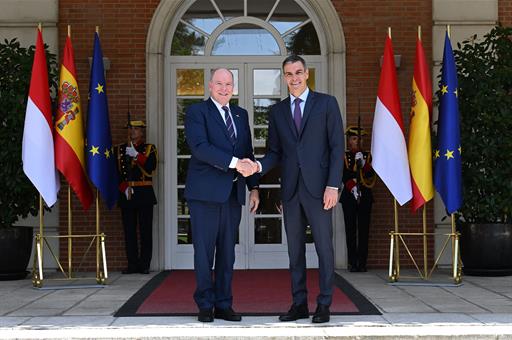Pedro Sánchez recibe al príncipe Alberto II de Mónaco por el 150º aniversario de su representación diplomática en España
