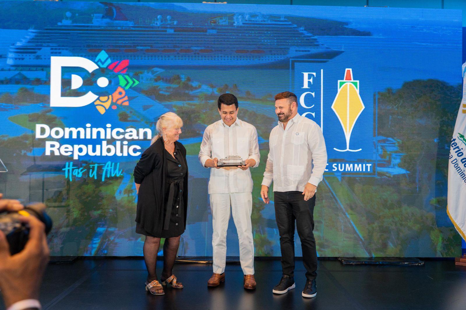 FCCA reconoce a David Collado por el crecimiento de la industria de cruceros de la República Dominicana