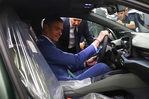 Pedro Sánchez asiste al lanzamiento del primer vehículo 100% eléctrico fabricado en España