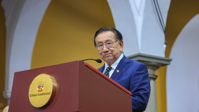 Balcázar participó en ceremonia por el 30.° aniversario del TC