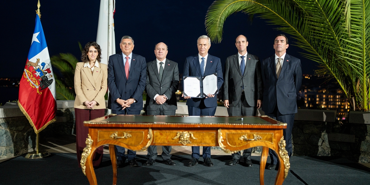 José Antonio Kast firma proyectos para crear Registro Único de Vándalos e Incivilidades, fortalecer las finanzas públicas y avanzar en el Plan Retorno