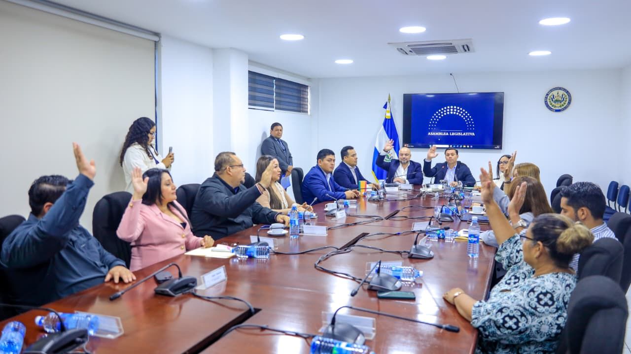 Respaldo a reformas de ley para prohibir la venta de productos lácteos adulterados