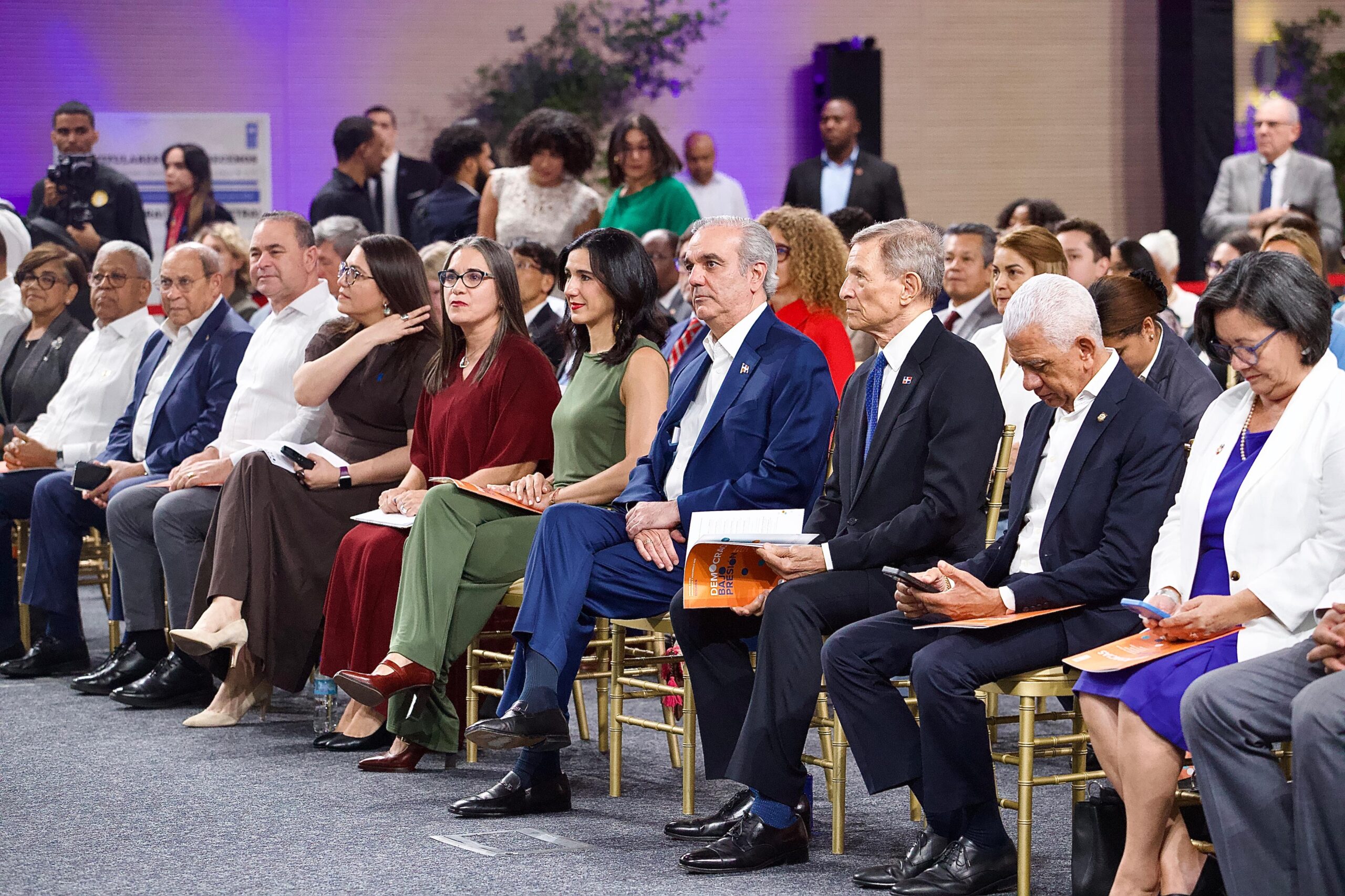 Abinader atribuye la estabilidad democrática a la construcción de consensos políticos