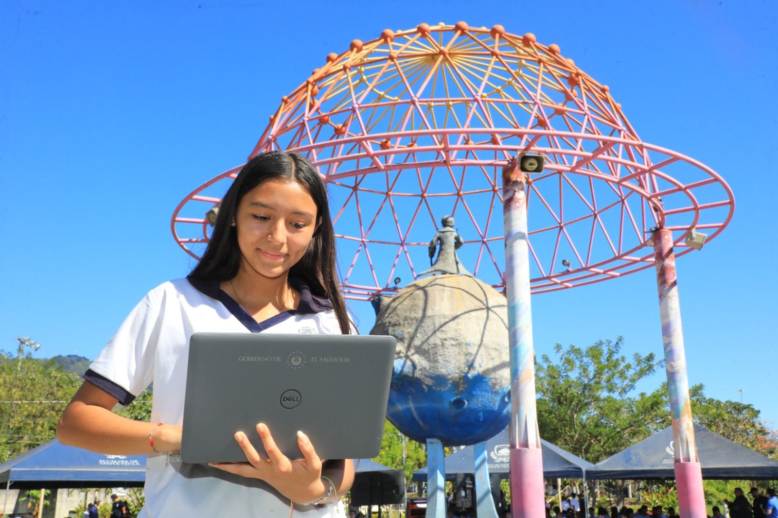 Incorporación de recursos permitirá ampliar la conectividad digital en El Salvador