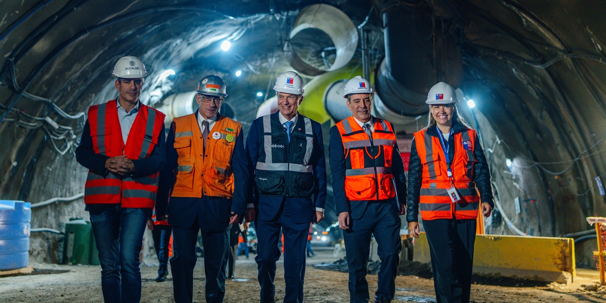 Kast encabeza la conexión de los túneles de AVO I y AVO II en el cierre del anillo vial Américo Vespucio Kast encabeza la conexión de los túneles de AVO I y AVO II en el cierre del anillo vial Américo Vespucio