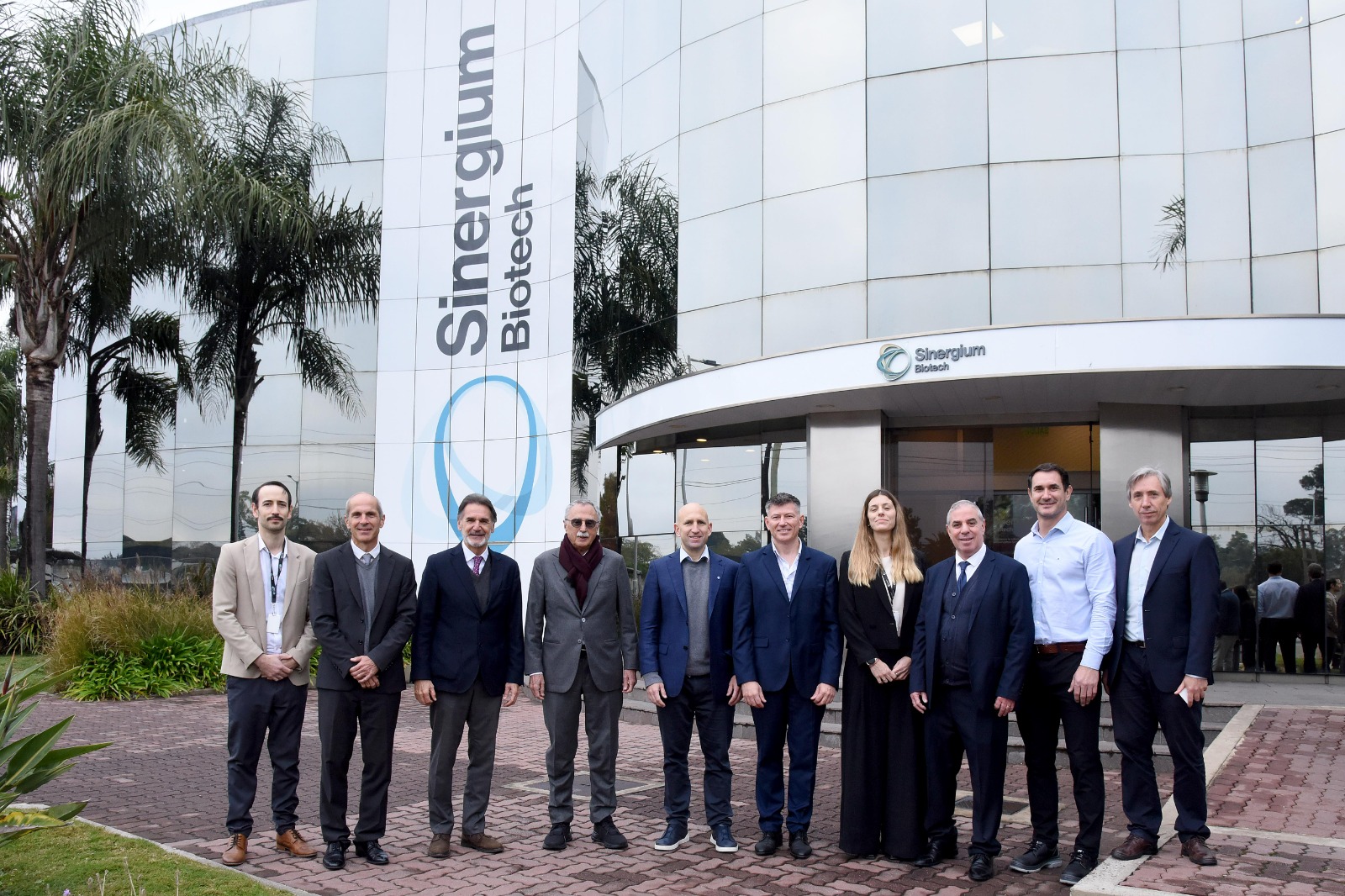 El ministro Lugones visitó las plantas de producción de vacunas de Sinergium Biotech