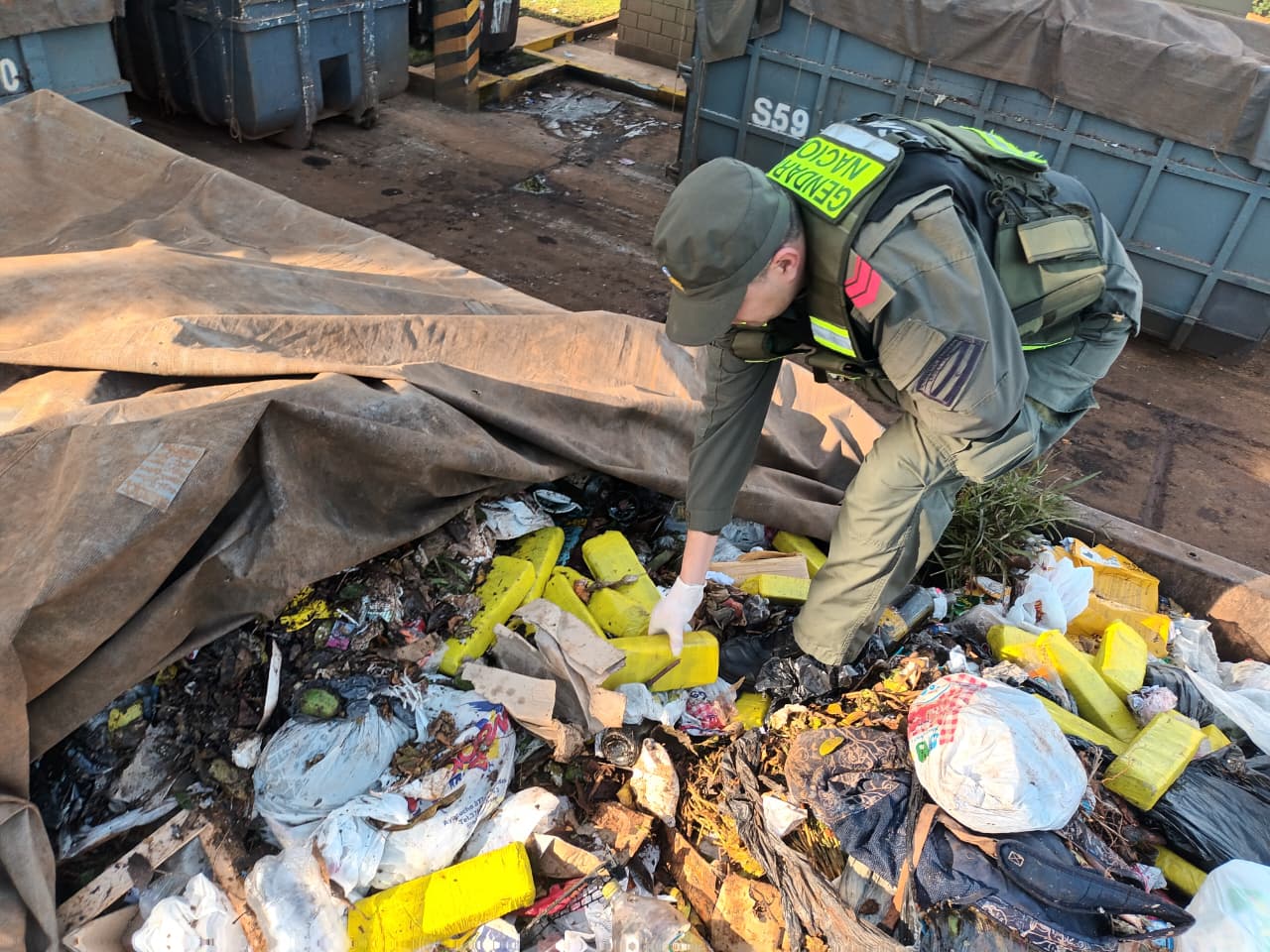 Misiones, Argentina: ocultan 24 kilos de marihuana en un contenedor de residuos