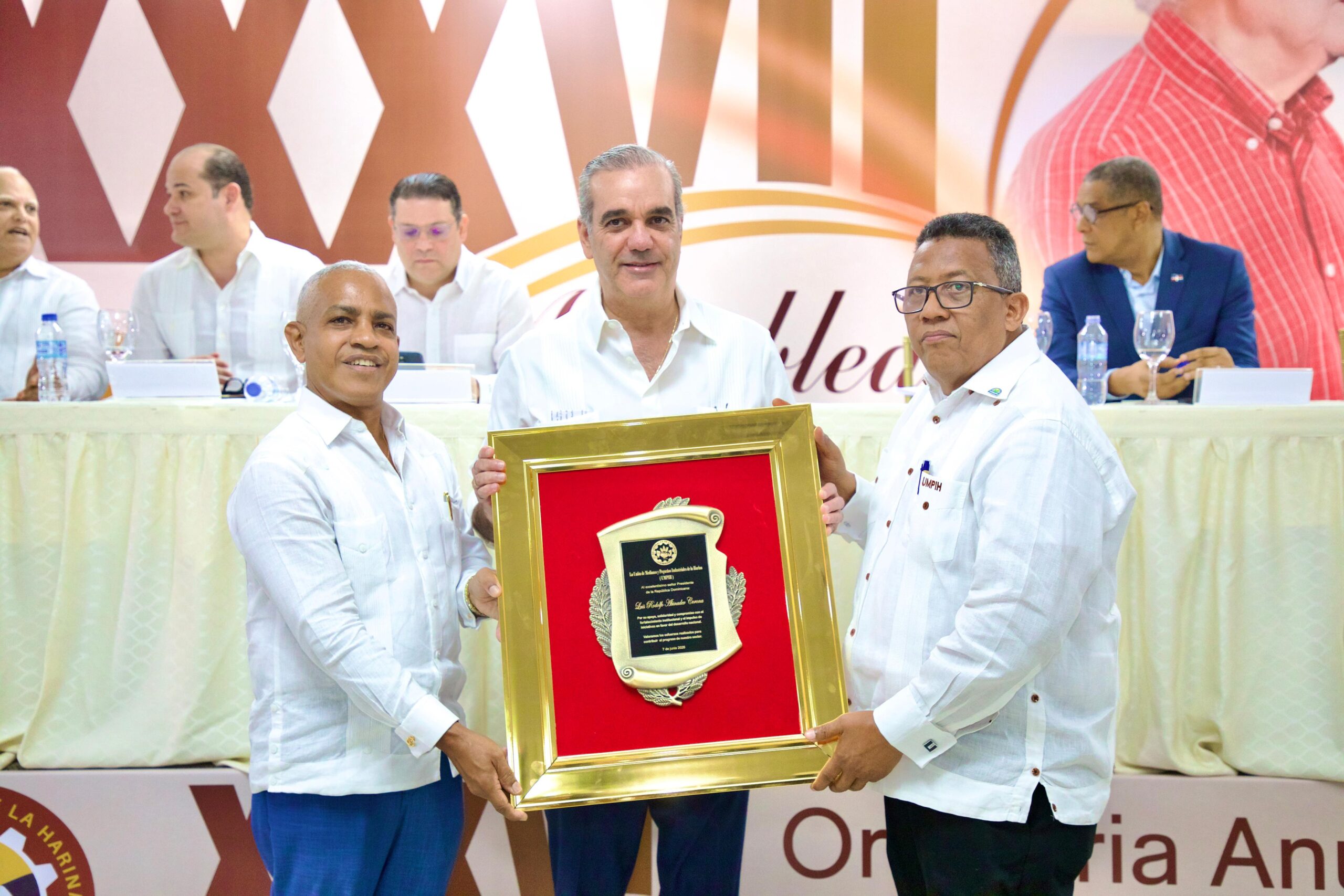 Abinader afirmó que continuará el apoyo a pequeños y medianos productores de harina con equipamiento y ayudas técnicas para mantener precios adecuados del pan