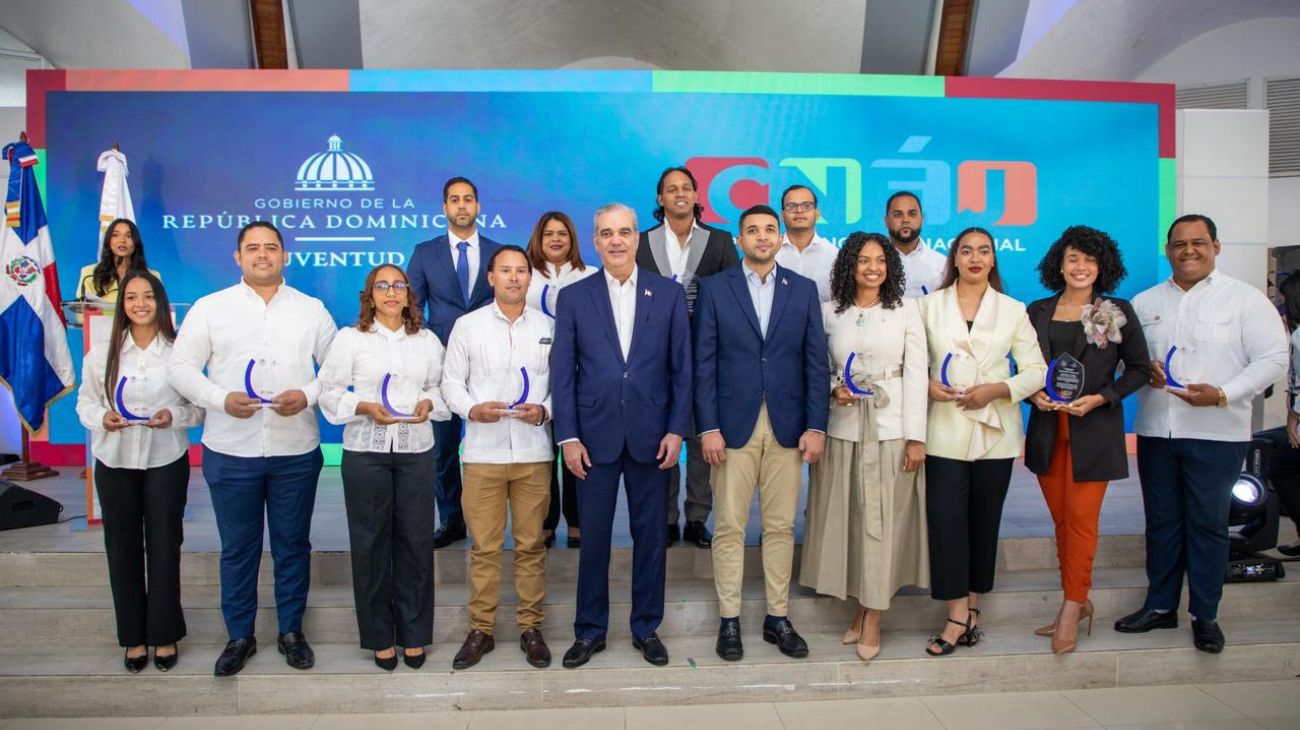 Abinader llama a los jóvenes a ser guardianes de la ética