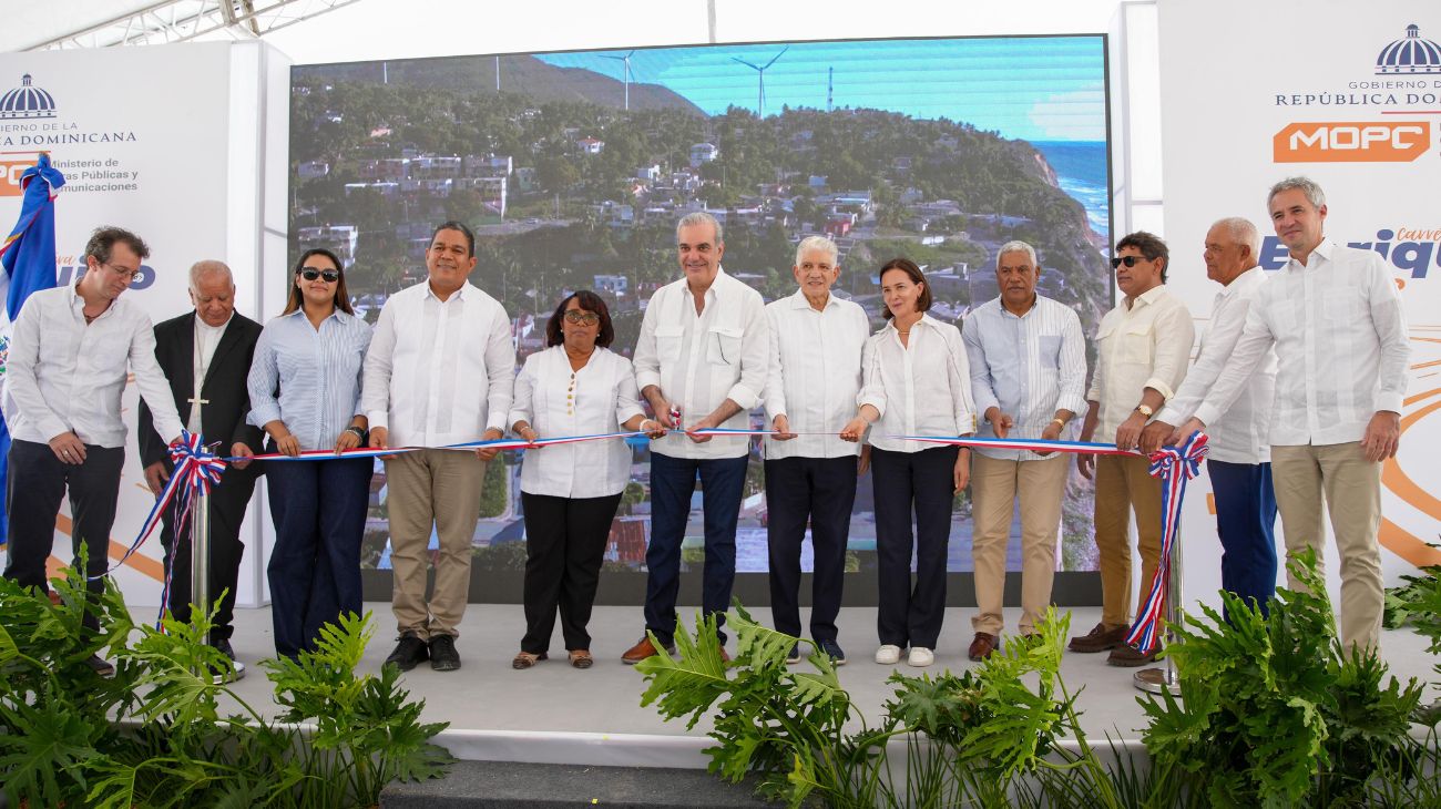Presidente Abinader inaugura carretera Enriquillo-El Higüero, en Barahona, República Dominicana