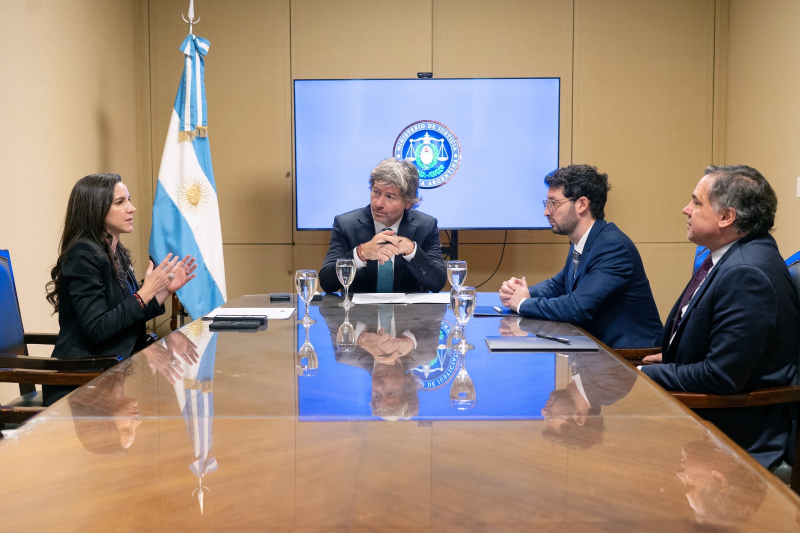 Mahiques firmó un convenio con Mendoza, Argentina, para implementar el Régimen Penal Juvenil