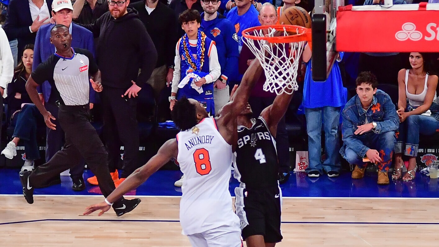 Knicks completan remontada para vencer a los Spurs en el Juego 4