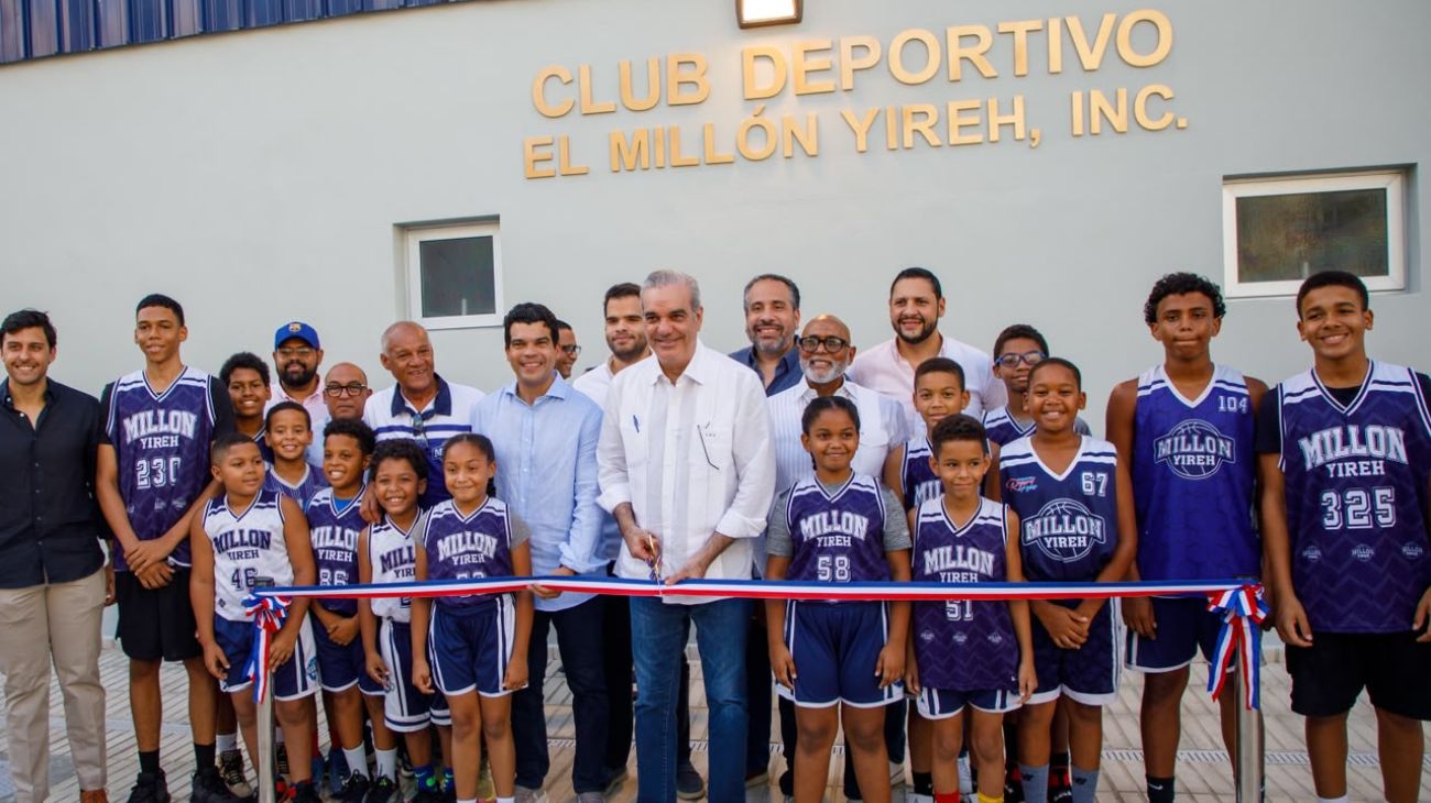 Abinader entrega remozado el Club Deportivo El Millón Yireh