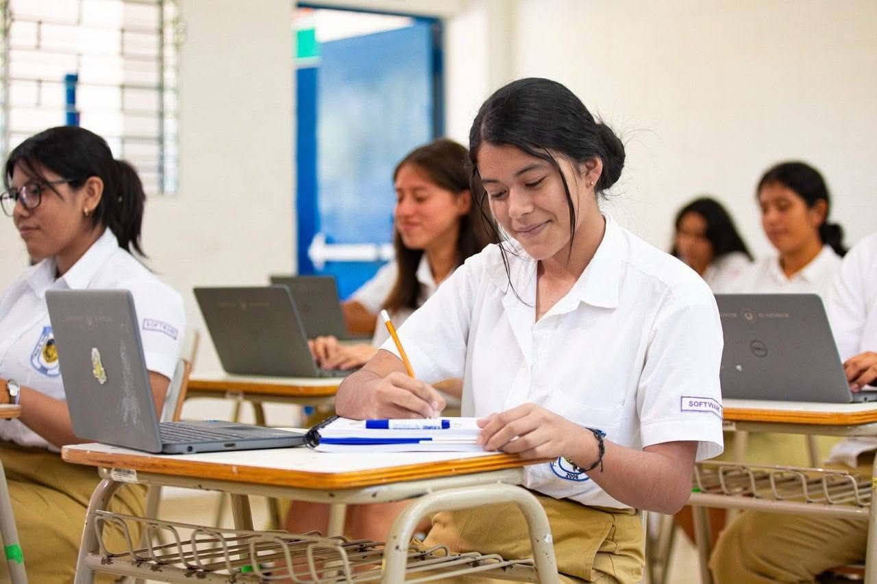 Refuerzan programa educativo para ampliar oportunidades de aprendizaje e inclusión