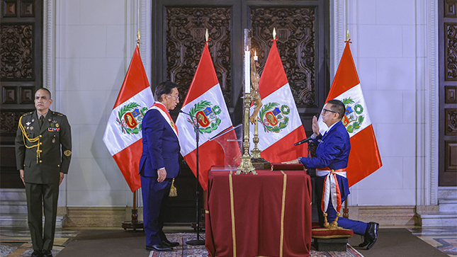 Presidente Balcázar toma juramento a Freddy Solano González como ministro de Trabajo y Promoción del Empleo