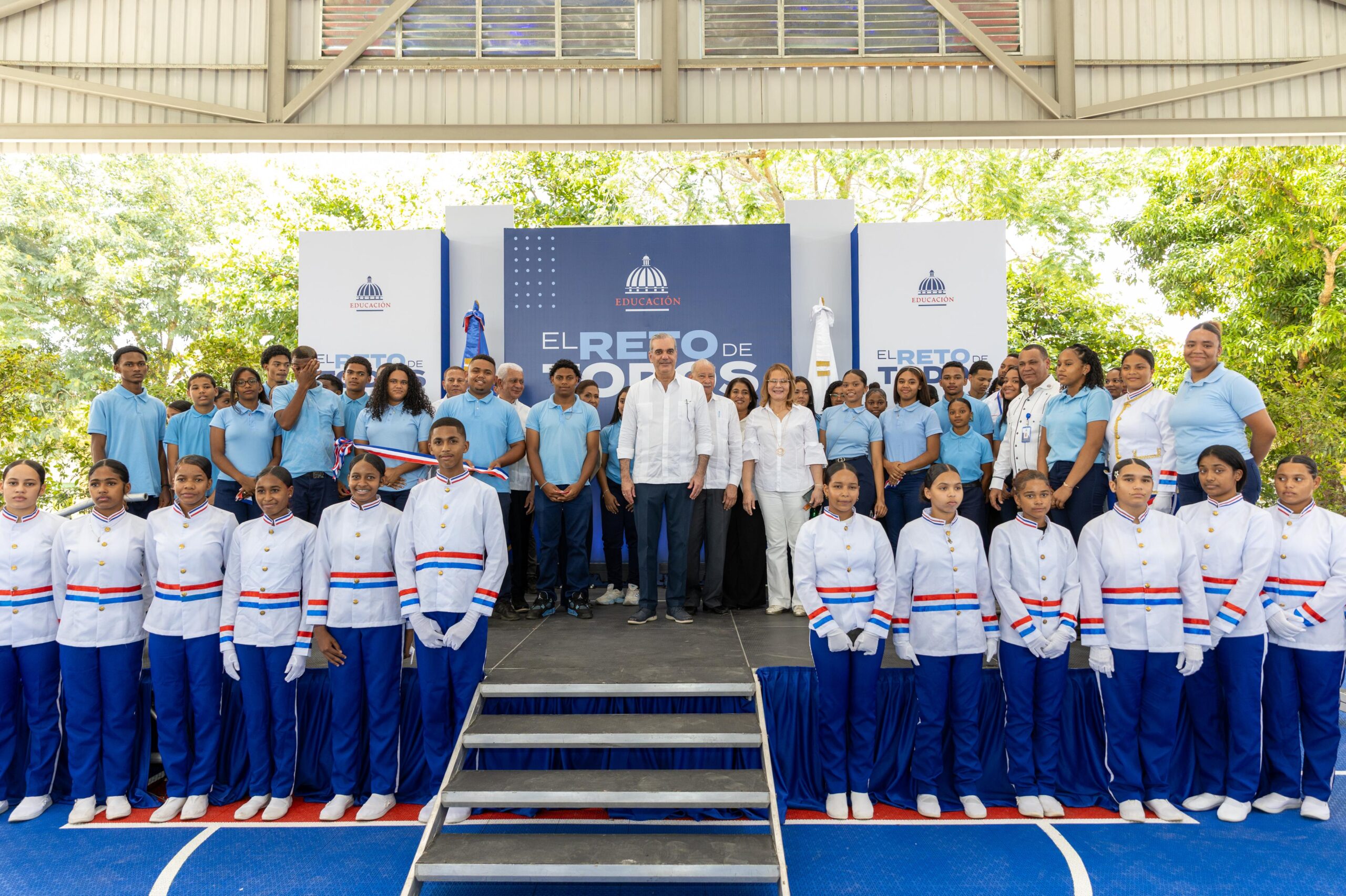 Abinader inaugura techado escolar en Cotuí, República Dominicana, para beneficiar a más de 900 estudiantes
