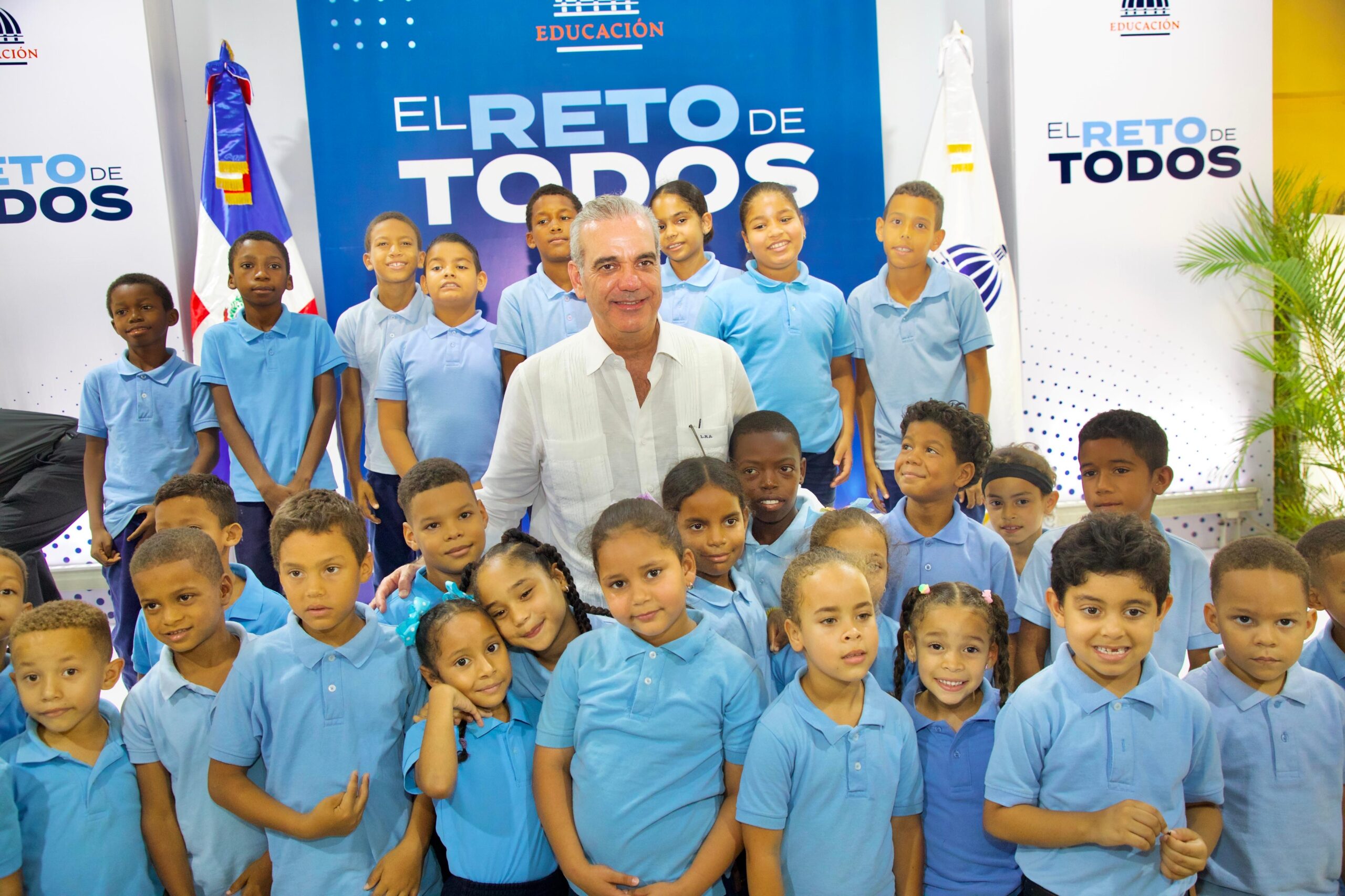 Abinader inaugura la Escuela Básica José Valentín Pérez Castro en La Noriega, República Dominicana