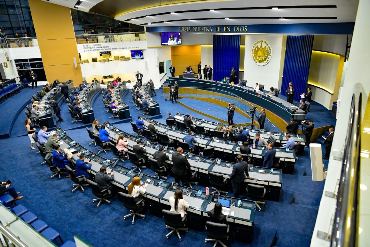 Asamblea aprueba traspaso de inmuebles para beneficiar a más familias