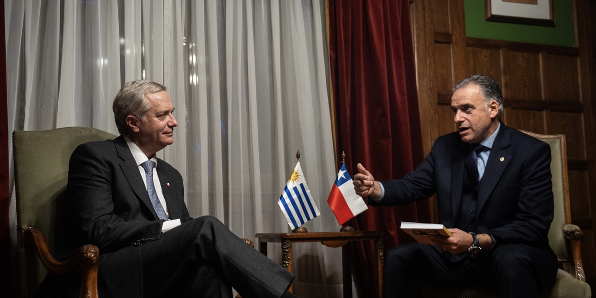 José Antonio Kast sostiene reunión bilateral con el presidente de Uruguay José Antonio Kast sostiene reunión bilateral con el presidente de Uruguay