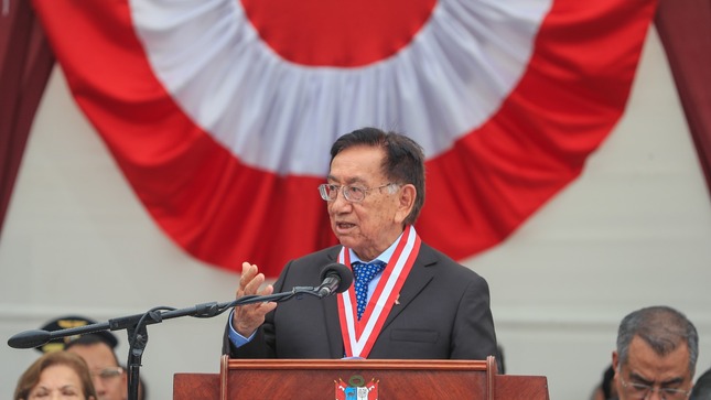 Balcázar participó en izamiento del pabellón nacional en San Marcos, Perú