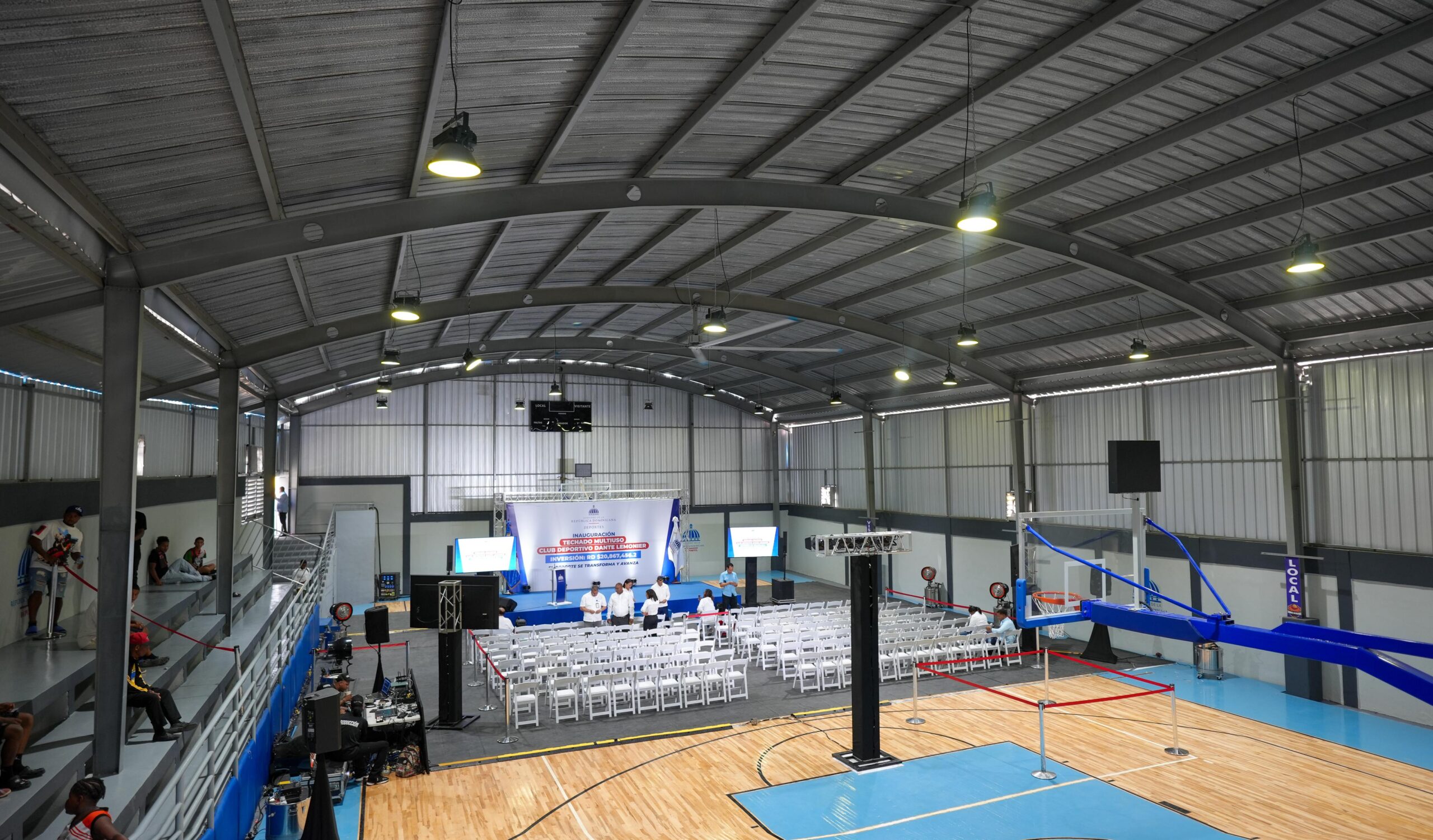 Abinader, presidente de República Dominicana, entrega remozado el Club Deportivo Dante Lemoniel; Kelvin Cruz asegura que su gestión marcará un antes y un después en el deporte