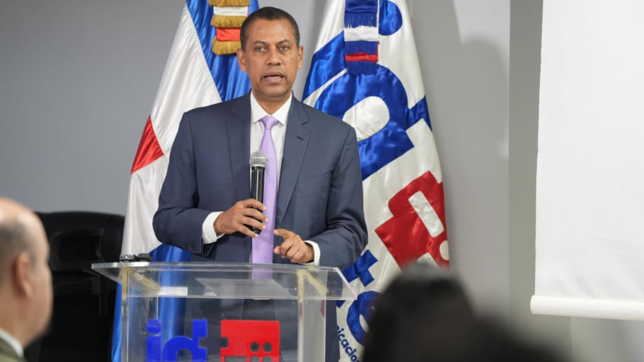 Presidente del Indotel llama a universidades a liderar la transformación digital en República Dominicana