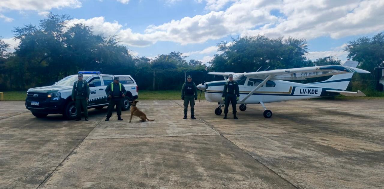 Gendarmería investiga una avioneta que aterrizó en Salta, Argentina