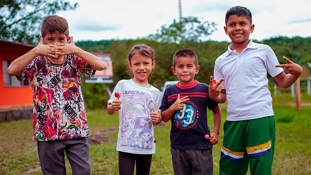 Más de $123 mil millones se destinan a dotación y mobiliario escolar de escuelas rurales en Colombia
