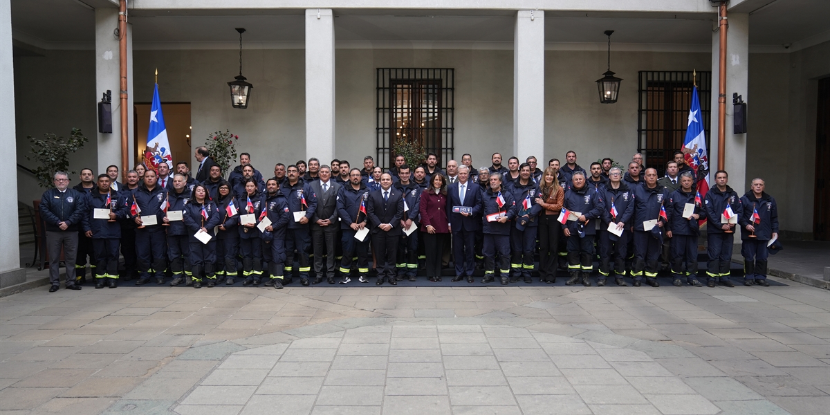 Kast afirma que los chilenos se sienten orgullosos de sus bomberos y rescatistas USAR Kast afirma que los chilenos se sienten orgullosos de sus bomberos y rescatistas USAR