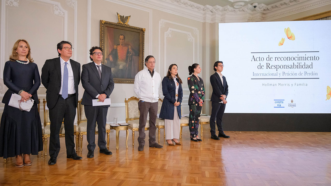 Presidente de Colombia Gustavo Petro afirma que no están todos los victimarios que deberían pedir perdón, como ordena la ley