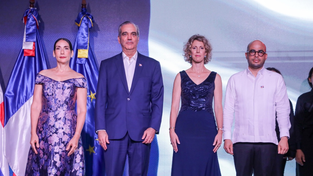Presidente dominicano Abinader y primera dama participan en la celebración de la Fiesta Nacional de Francia