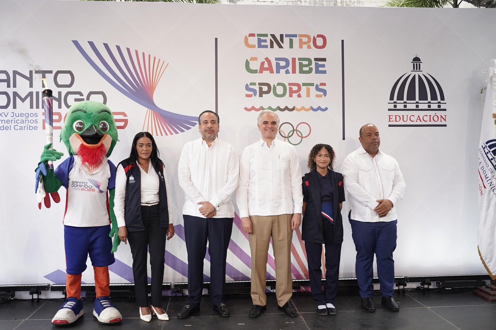 Ministro Luis Miguel De Camps recibe antorcha de los XXV Juegos Centroamericanos y del Caribe Santo Domingo, República Dominicana 2026