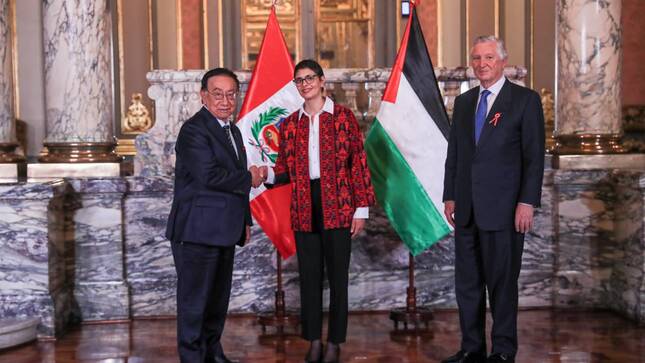 Presidente Balcázar de Perú recibe cartas credenciales de embajadores de Palestina, Suiza, Honduras e Israel