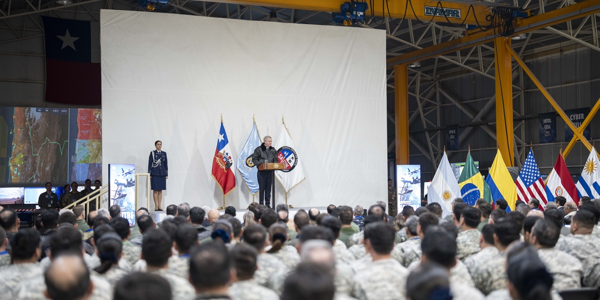 Presidente Kast participa junto al ministro de Defensa Nacional (s) Rodrigo Álvarez en el Ejercicio Aéreo Multidominio Salitre V 2026 Presidente Kast participa junto al ministro de Defensa Nacional (s) Rodrigo Álvarez en el Ejercicio Aéreo Multidominio Salitre V 2026