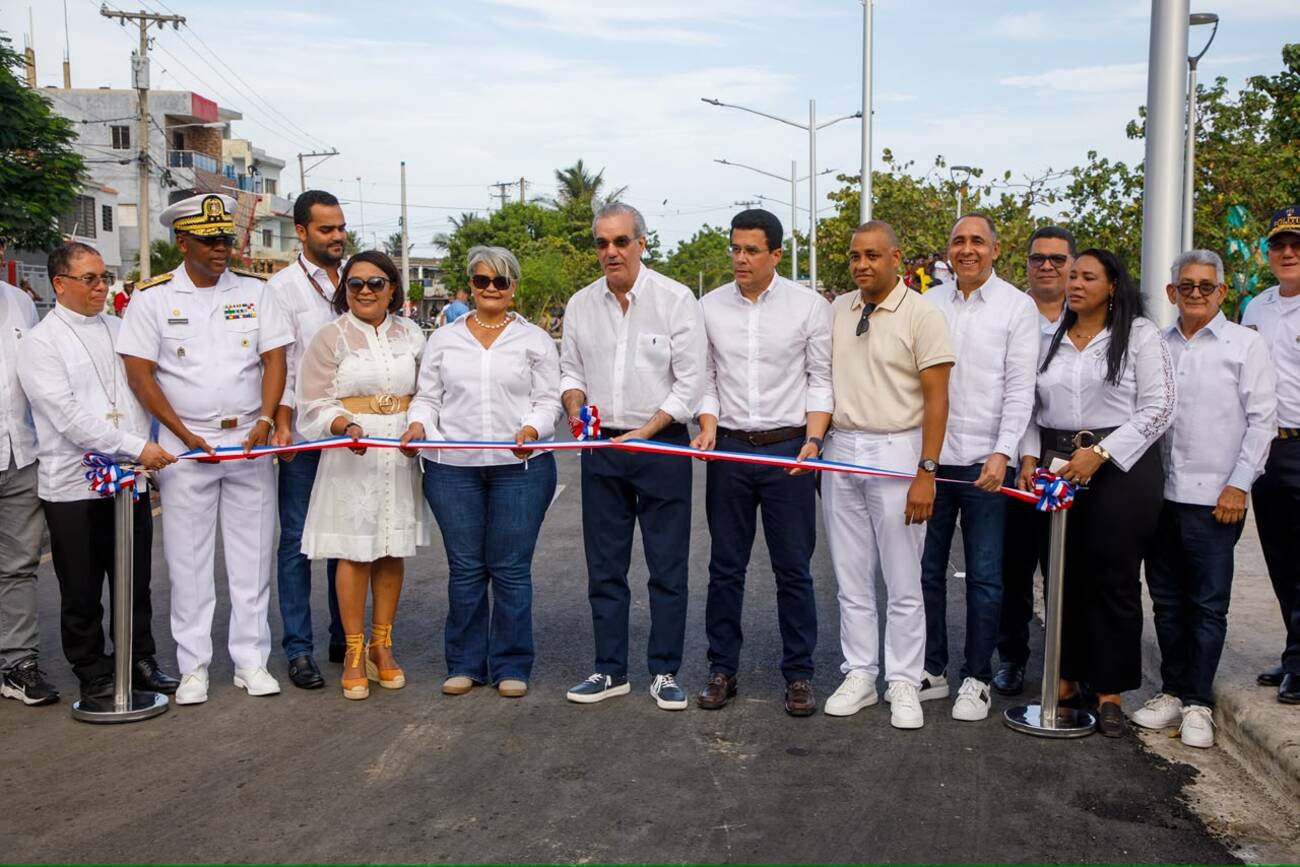 Presidente Abinader entrega la nueva playa El Faro en San Pedro de Macorís, República Dominicana