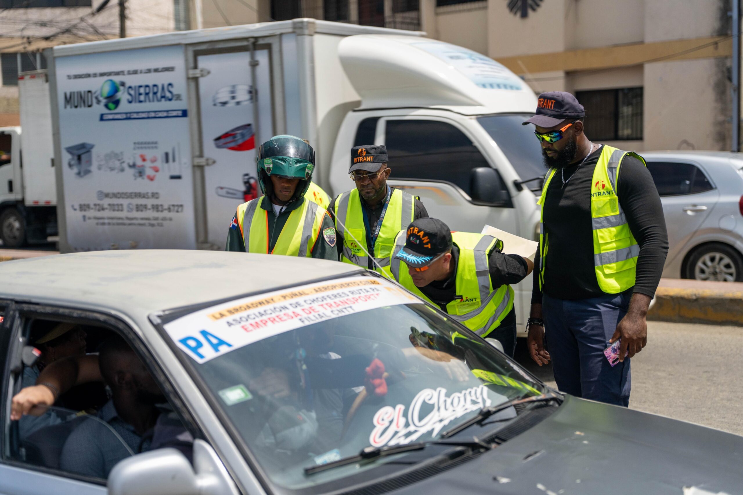 Intrant interviene 17 rutas en Santiago, República Dominicana, por aumentos no autorizados en el pasaje y fiscaliza 85 vehículos irregulares