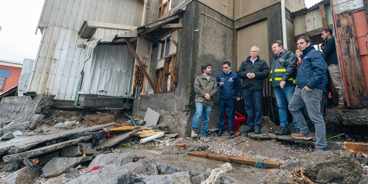 José Antonio Kast, presidente de Chile, supervisa labores en sectores afectados por el sistema frontal en la comuna de Penco, Chile José Antonio Kast, presidente de Chile, supervisa labores en sectores afectados por el sistema frontal en la comuna de Penco, Chile