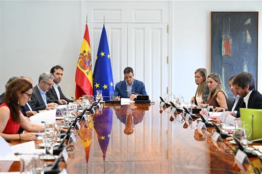 Pedro Sánchez, presidente de España, preside la reunión de coordinación para el Trío de Eclipses