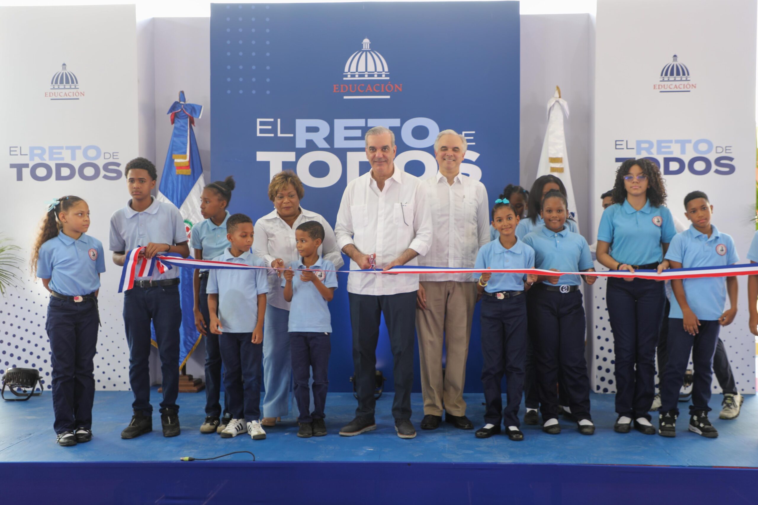 Presidente Luis Abinader inaugura techado deportivo y nuevas aulas de educación inicial en la Escuela Primaria Félix Lope de Vega, en Los Alcarrizos, República Dominicana