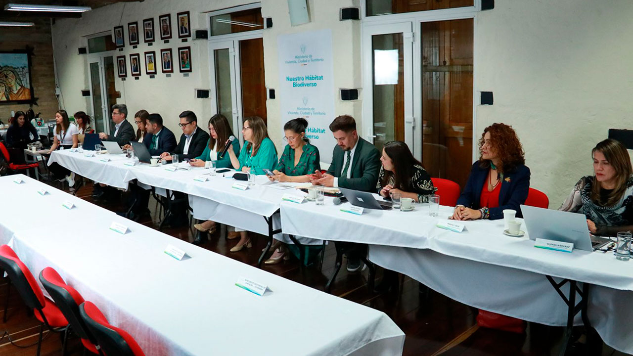 Sector de Vivienda destaca acceso a agua potable para 2,2 millones de colombianos y mejoramiento de 252.000 viviendas rurales