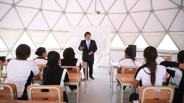 Transfieren más de S/79 millones a regiones para el pago de docentes que ascendieron en escala magisterial