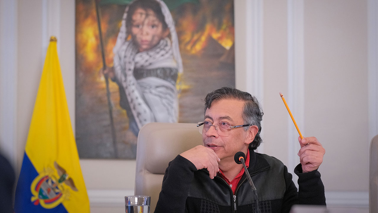 Petro anuncia denuncias penales y civiles por red de desinformación en su contra