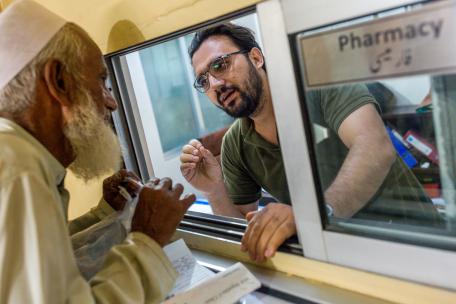 Piden frenar el retorno forzoso de refugiados afganos a Afganistán