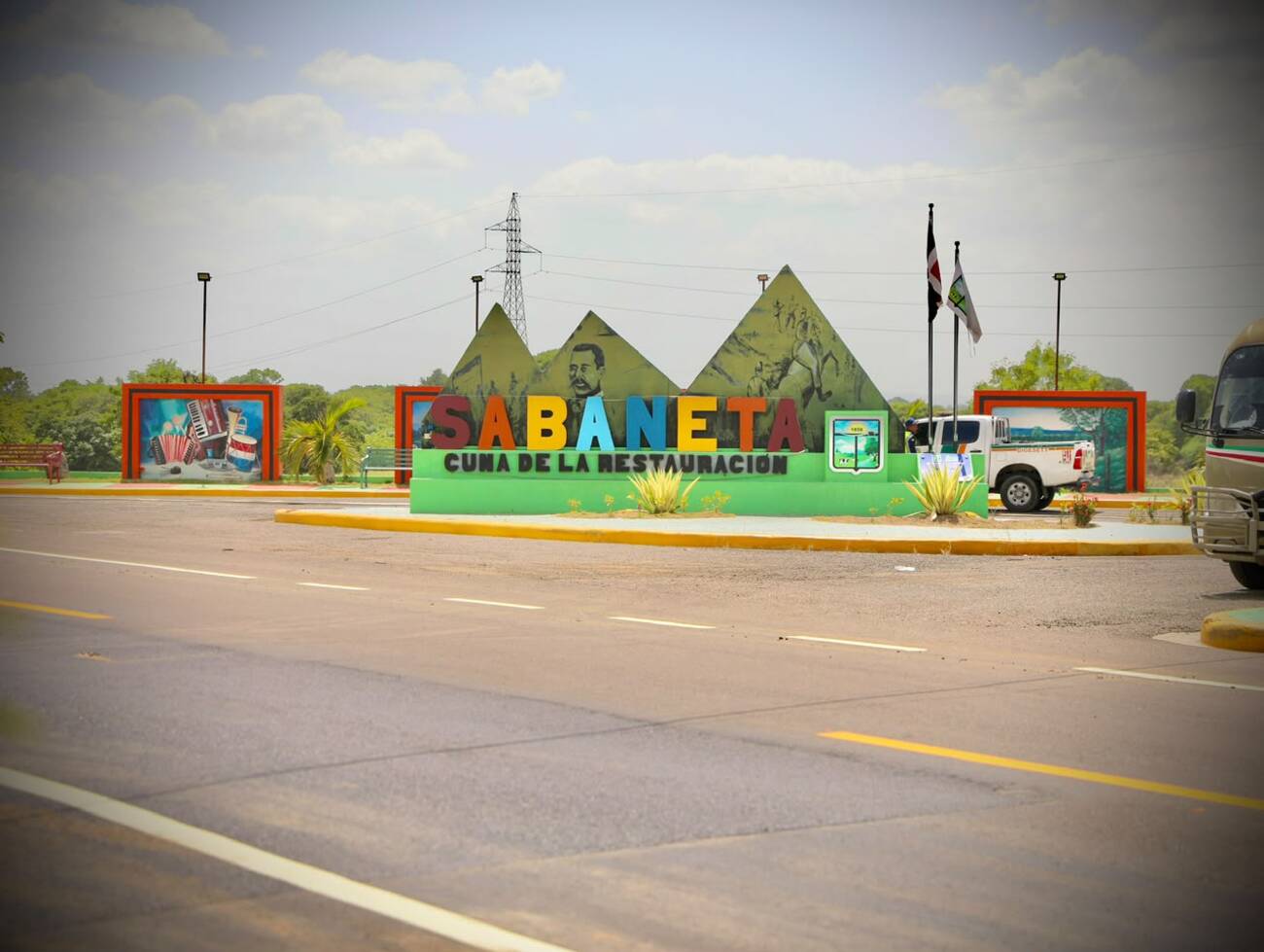 Presidente Abinader inaugura carretera Cruce Los Quemados en Santiago Rodríguez, República Dominicana
